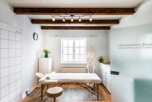 Behandlungszimmer - für Liebscher & Bracht Schmerztherapie